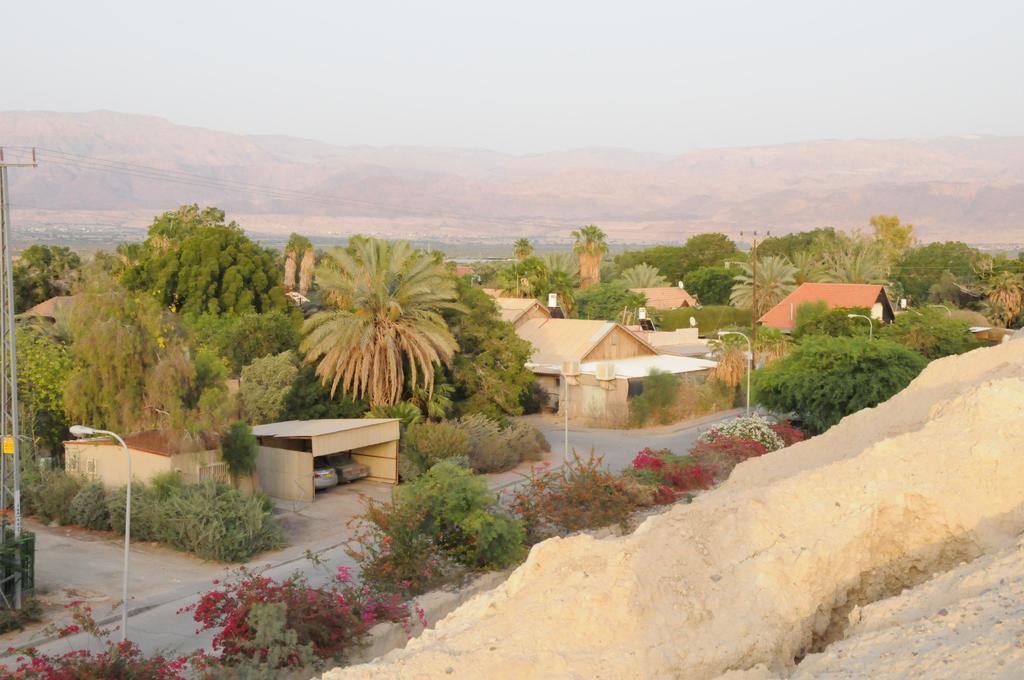 Villa Dead Sea Dawn à Neot HaKikar Extérieur photo